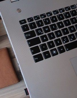 laptop-desk-notebook-writing-pen-color-761556-pxhere.com